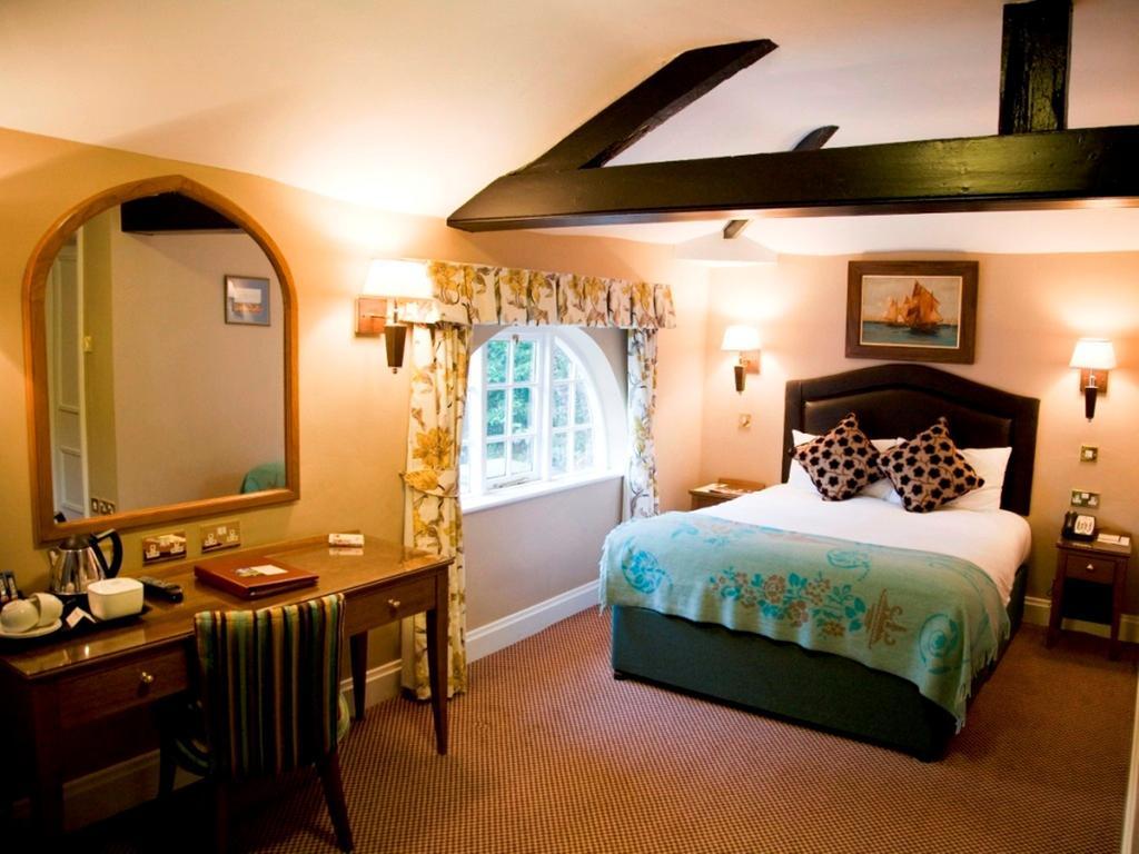Brownsover Hall Rugby Room photo